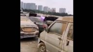 網傳河南淹水車輛存放場地視頻 場面慘烈