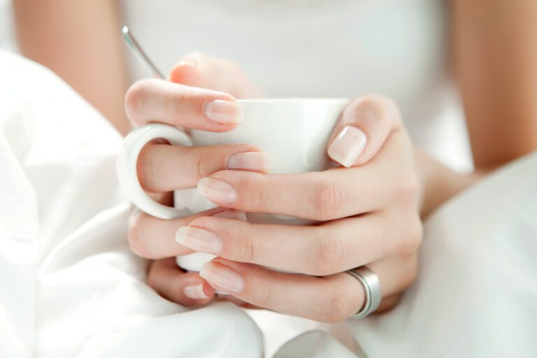 英女指甲現「怪異紅斑」 一查竟是罕見癌症
