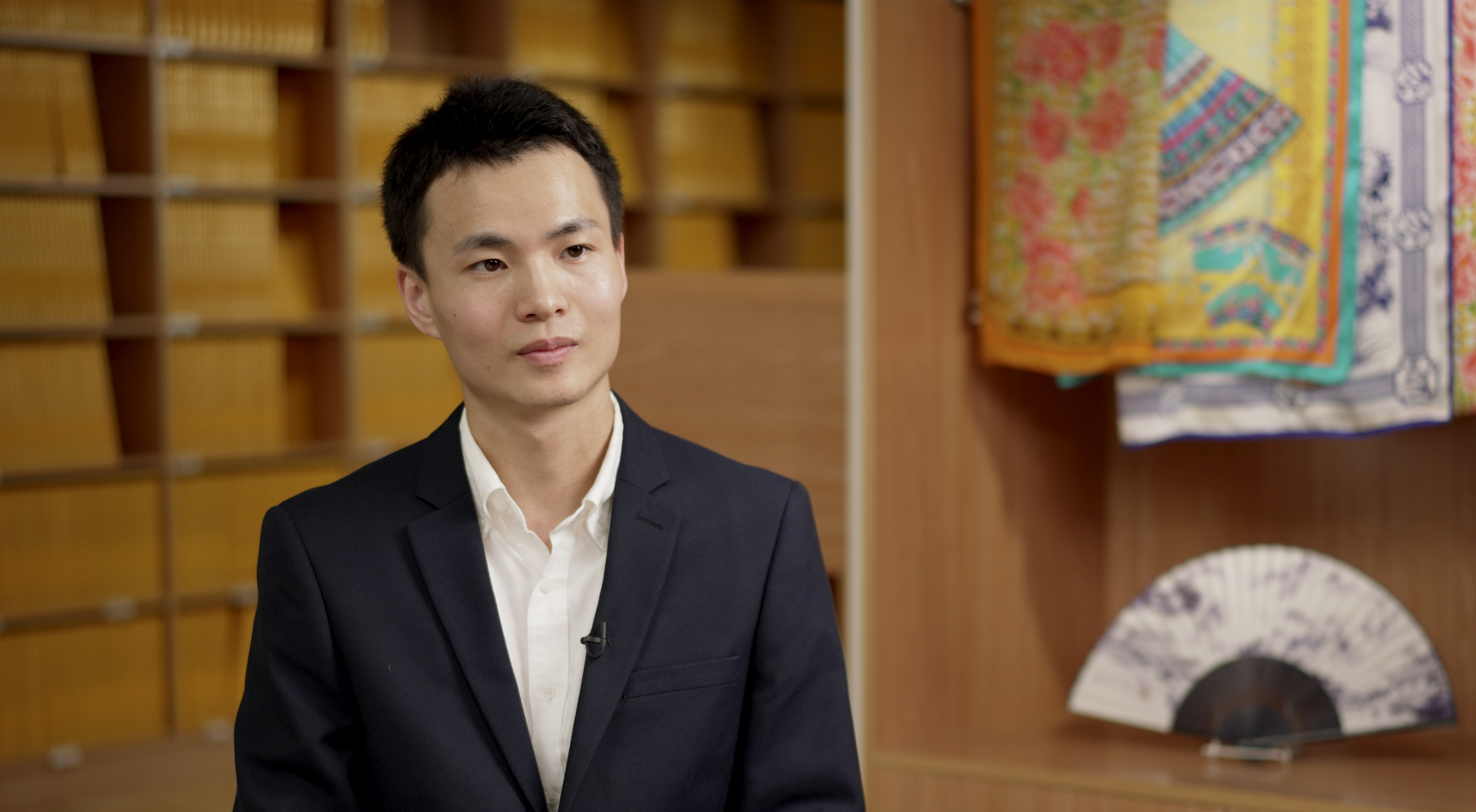 【专访】传奇青年演绎铁幕真相 唤醒良善 | 神韵艺术团 | 小舞剧 | 中共恶警 | 新唐人电视台