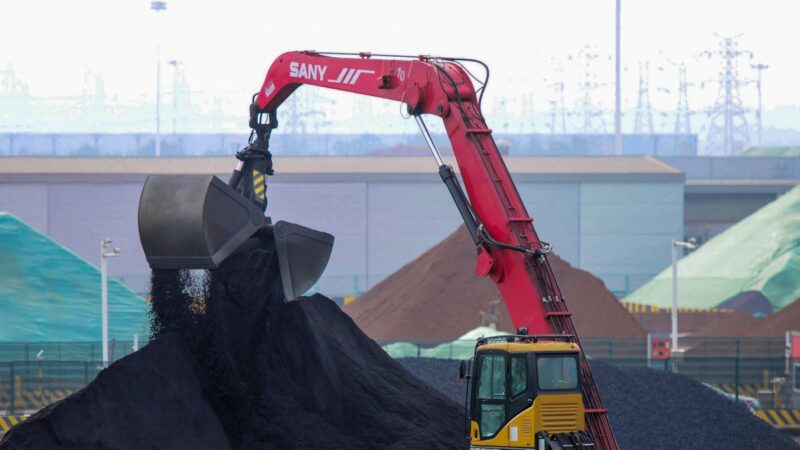 鋼廠限產 需求減弱 鐵礦石價格暴跌40%