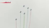 東京帕運噴彩煙 航空自衛隊表演波及300輛車