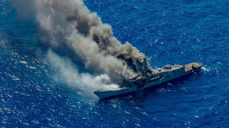 美海軍顯示高端戰鬥力 實演擊沉敵艦