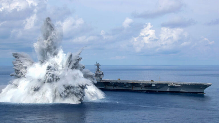 美最新航母完成全艦衝擊試驗 向中俄發強硬信號