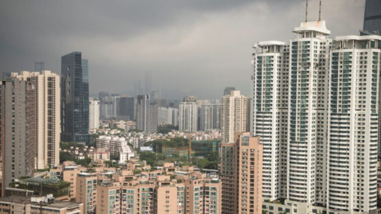 深圳二手住宅成交量暴跌超8成 逾半房源減價