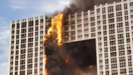 大連凱旋國際大廈突發大火半座大樓被毀