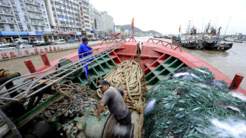 浙江舟山海域两船相撞 一船沉没9人失踪