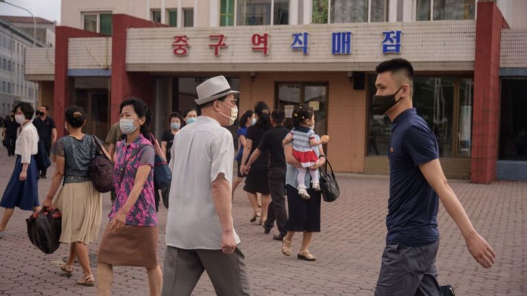 朝鮮外交官「搓背維生」 妻子也下海幫忙