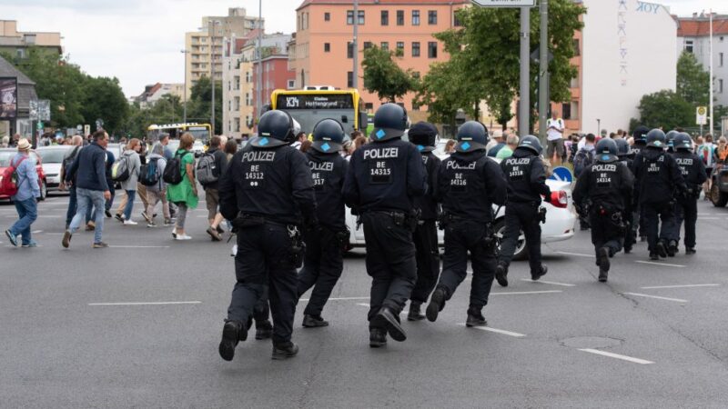 反防疫措施 德國柏林5000人上街抗議逾600人遭捕