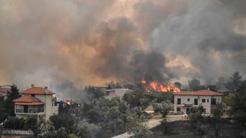 嚴重熱浪襲希臘 不受控制野火進入第5天