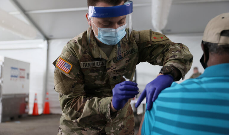 美國防部長下令 全軍必須接種輝瑞BNT疫苗