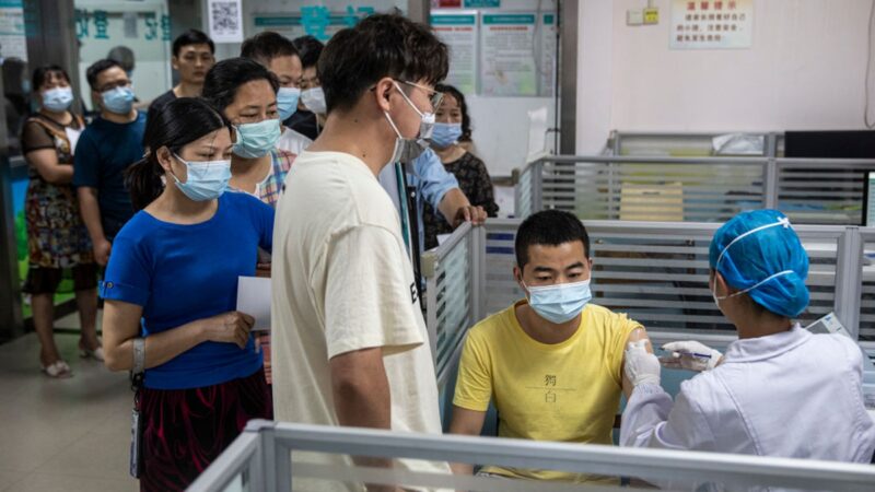 中國多地搶人打疫苗 民眾揭與人口數據有關