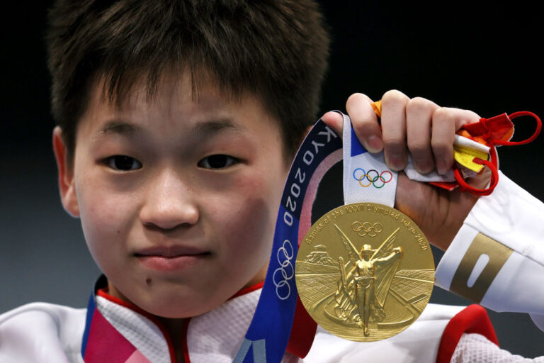 中國14歲女孩全紅嬋奧運奪金 貧窮率真令主旋律尷尬