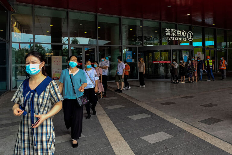 湖北荊州高鐵站防疫不力 19人被追責