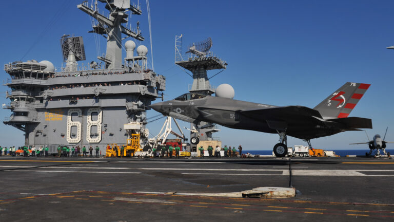 五千英里空襲 美軍建F-35C分隊瞄準中共