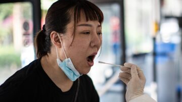 武漢疫情凶險 一工地56人染疫 禍及重慶等4地