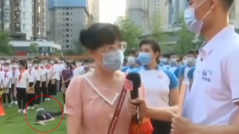武漢開學直播 學生暈倒無人管 記者示意別拍到