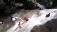 著名瀑布突变“恐怖山洪”13秒10人被冲走