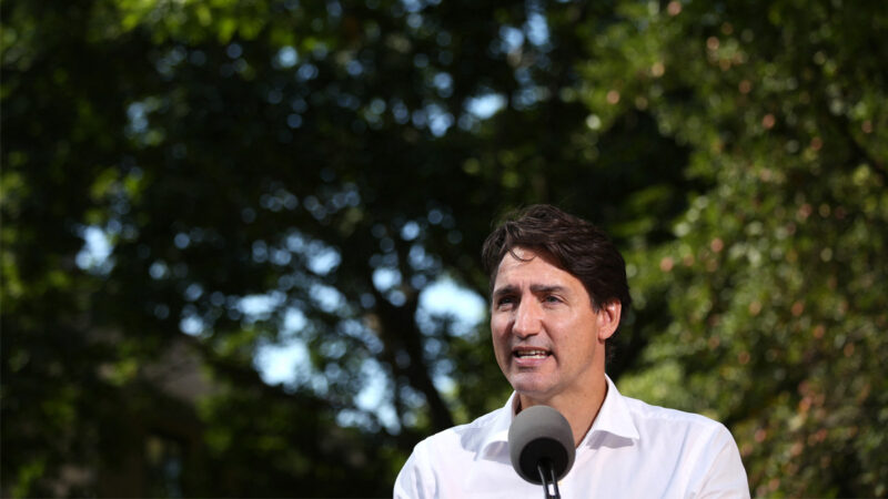 加拿大總理競選造勢 遭反疫苗者現場抗議