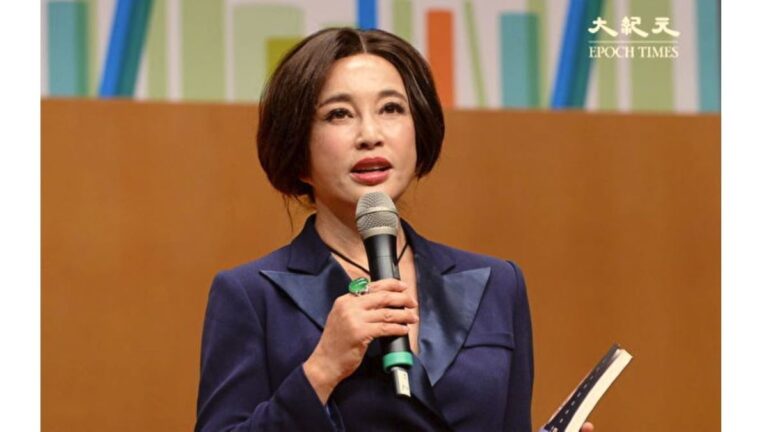 劉曉慶高溫下穿貂皮拍戲 坐在草堆中滿臉通紅