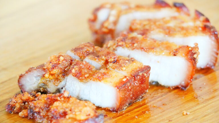 【美食天堂】炸香脆五花肉做法~外酥里嫩不油膩！