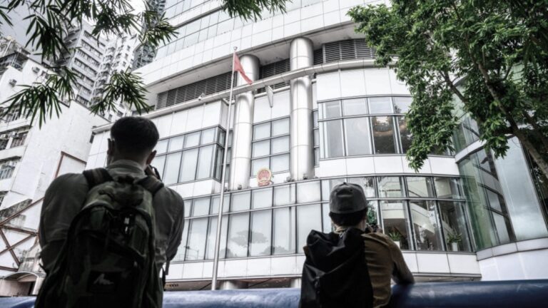 香港選委會選舉：警察逾5000 選民僅4800