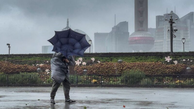 台风“灿都”来袭 上海停课停运