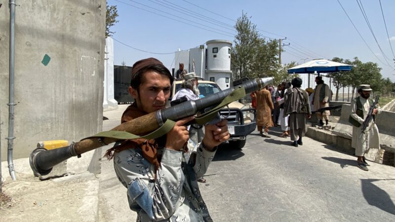 塔利班內部組閣談判爆發槍戰 溫和派落敗