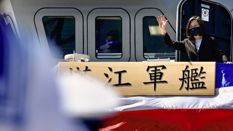 台灣自製「航母殺手」成軍 蔡英文稱讚