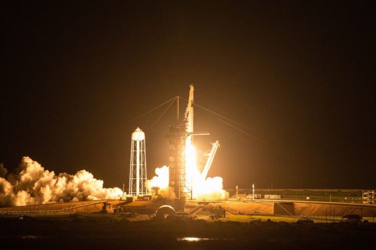 SpaceX成功發射 開啓首個全平民太空之旅