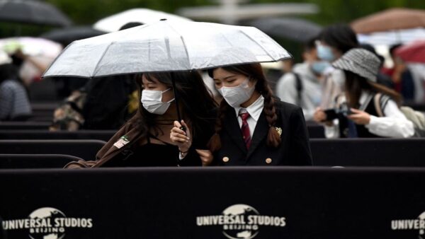 中秋节前北京狂风暴雨11列火车 31条公交线停驶 大风 火车停运 新唐人中文电视台在线