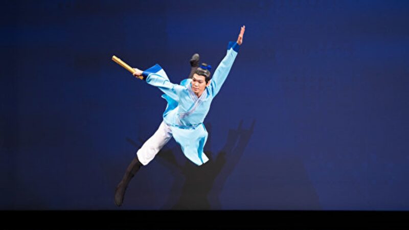 组图一：第九届中国古典舞欧美初赛少年男子组风采