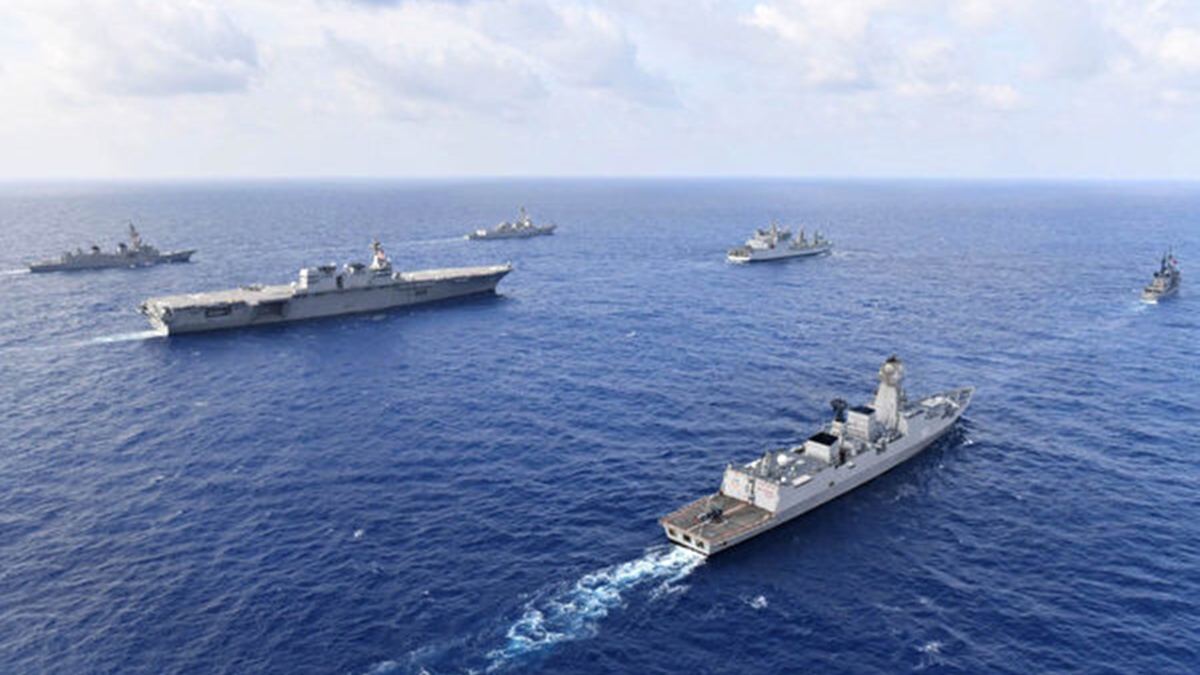 2019年5月,美國、日本、印度和菲律賓的海軍艦艇在南海進行編隊演練和通信操演。(日本海上自衛隊/美國海軍)
