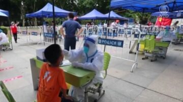旅行團疫情延燒 北京現檢測核酸人潮