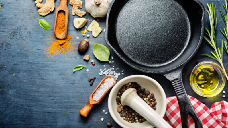 實用的開鍋養鍋祕訣 鑄鐵鍋也能變身不沾鍋