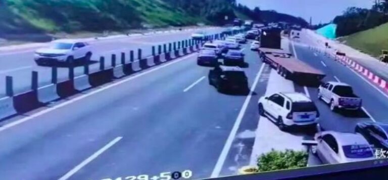 廣西車禍致16死傷 大貨車衝出防護欄撞5車