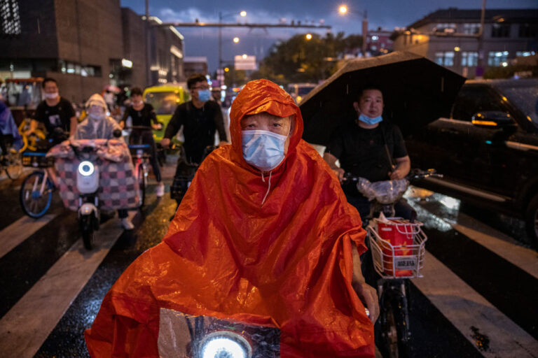 北京水災釀險情 部分公交、火車停擺
