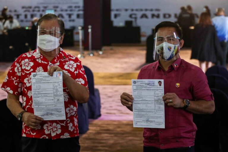 菲律賓明年大選 前拳王登記參選 杜特爾特退選