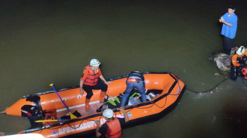 溯河旅行酿惨剧 印尼学生11人溺毙2命危