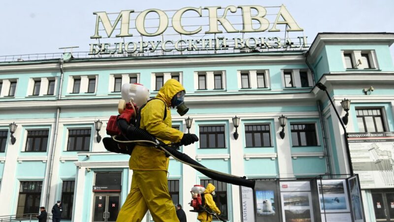 俄羅斯疫情燒不停 普京批准停班一週