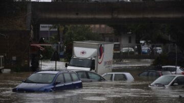 地中海颶風回馬槍 意大利南部街道汪洋一片