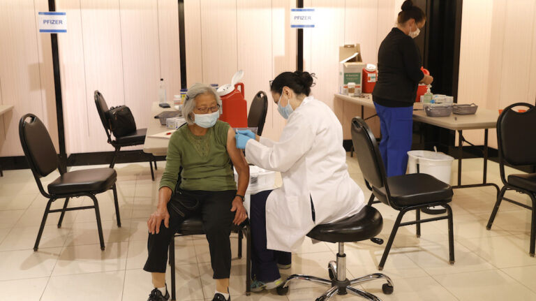 【最新疫情】美國逾70萬死 成人抑鬱增3倍 湖北2019夏天已增購PCR檢測