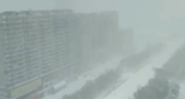 最近幾天，內蒙古通遼市接連降雪，截至11月8日，當地多處出現特大暴雪。（視頻截圖）