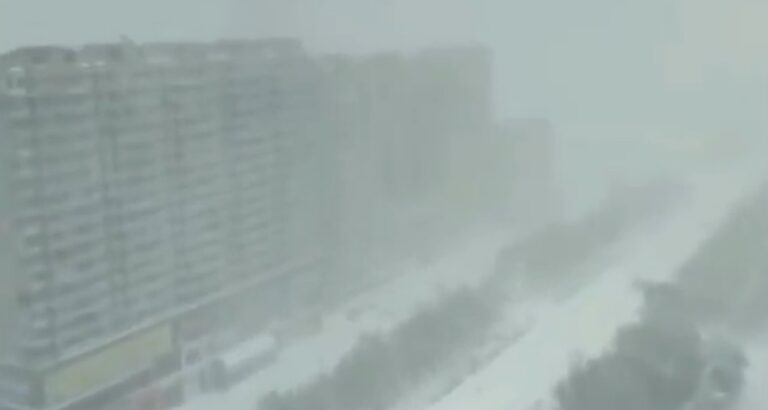 內蒙古特大暴雪房屋被埋 學生停課機場關閉(視頻)