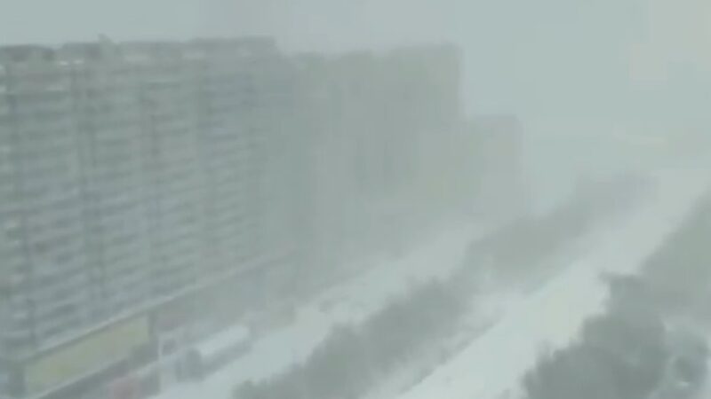 内蒙古特大暴雪房屋被埋 学生停课机场关闭(视频)