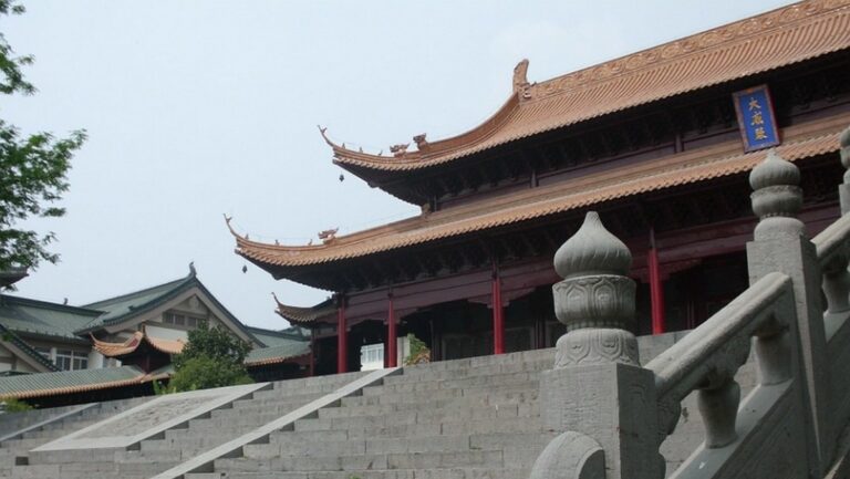 「前門不點燈 後院不亮堂」是什麼意思？