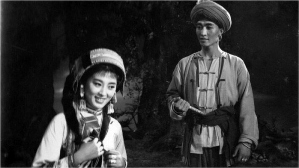 她是楊麗坤,16歲時主演電影《五朵金花》中的金花,22歲主演中國第一部彩色寬銀幕立體聲音樂歌舞片《阿詩瑪》,傾倒了億萬觀眾。(網絡圖片)