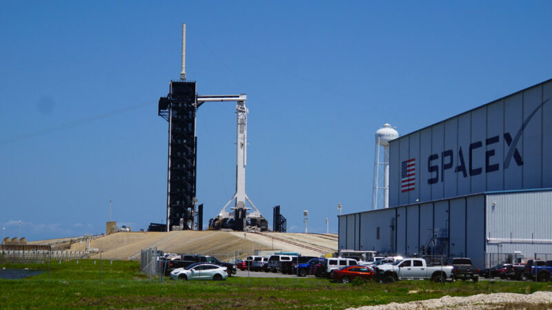 推迟一天 美SpaceX周六再升空53颗“星链”卫星