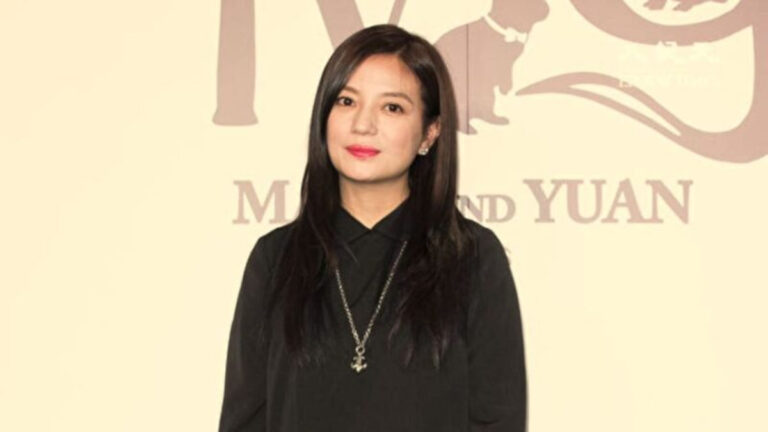趙薇離婚後首曬近照 穿黑色麻衣疑皈依佛門