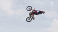 冠軍車手新挑戰 連創多項花式摩托車紀錄