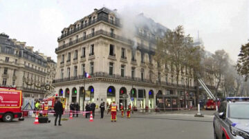 法國巴黎市中心建築起火 靠近巴黎歌劇院